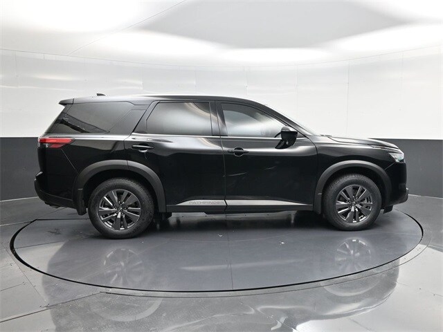 2024 Nissan Pathfinder S photo 2