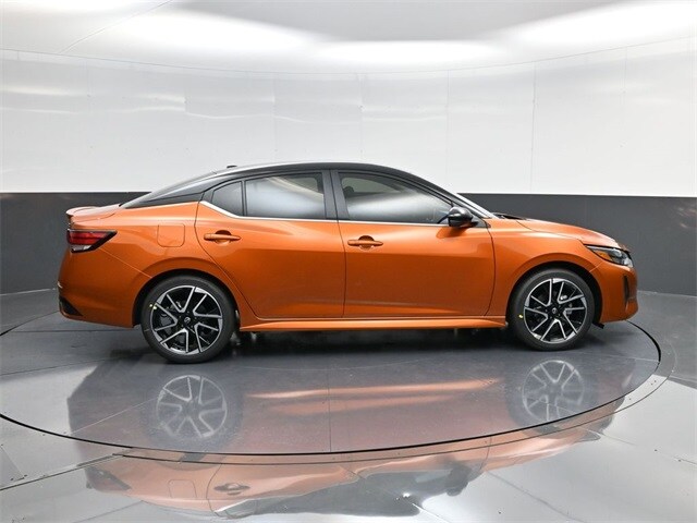 2025 Nissan Sentra SR photo 2