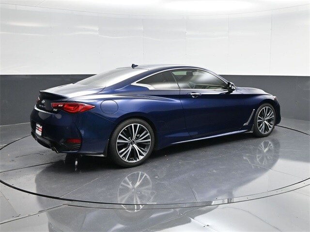 2022 Infiniti Q60 Luxe photo 3