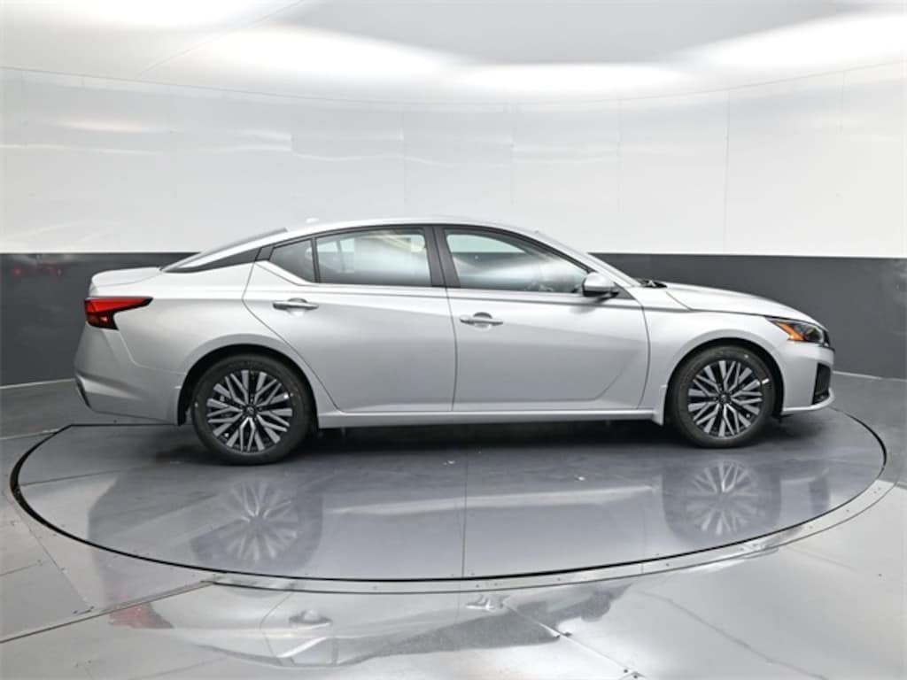 New 2025 Nissan Altima SV Sedan