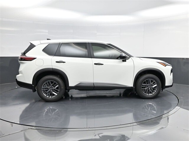 2026 Nissan Rogue S photo 2