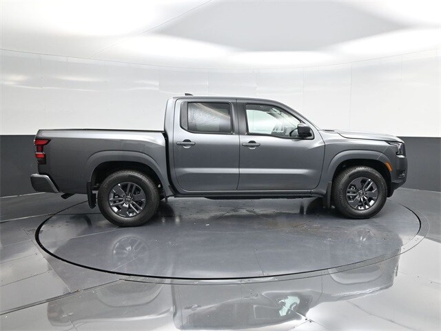 2026 Nissan Frontier SV photo 2