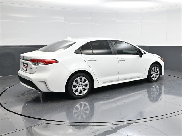 2022 Toyota Corolla LE photo 3