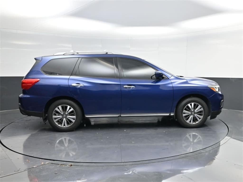 Used 2017 Nissan Pathfinder SL SUV