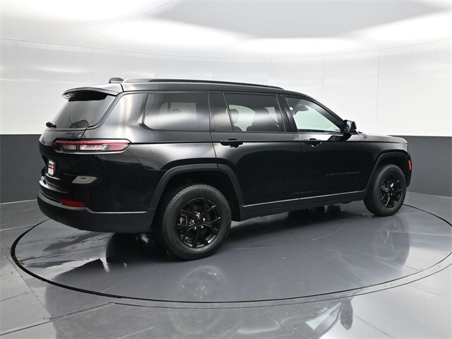 2024 Jeep Grand Cherokee Laredo photo 3
