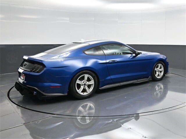 2022 Ford Mustang EcoBoost photo 3