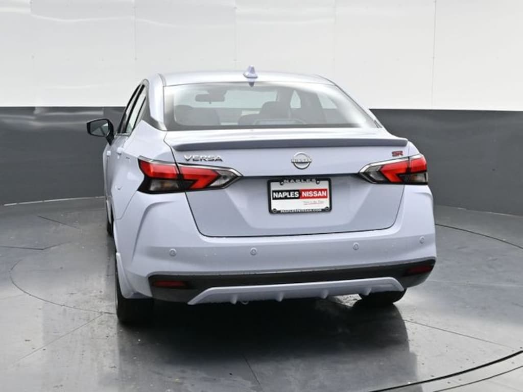New 2025 Nissan Versa 1.6 SR Sedan