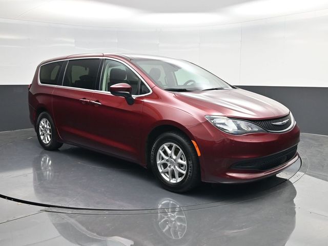 2023 Chrysler Voyager LX's photo