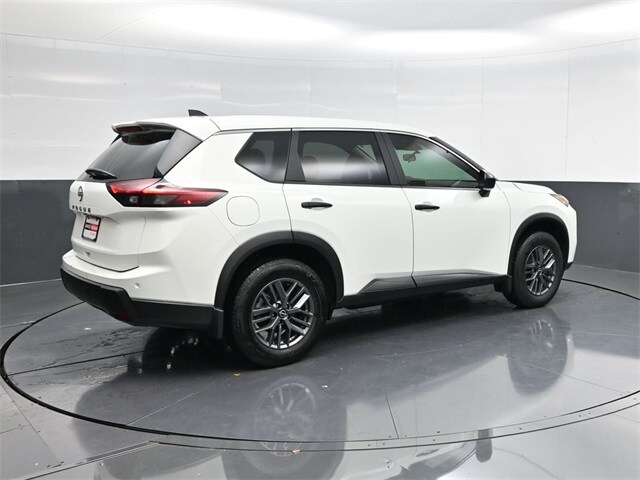 2025 Nissan Rogue S photo 3
