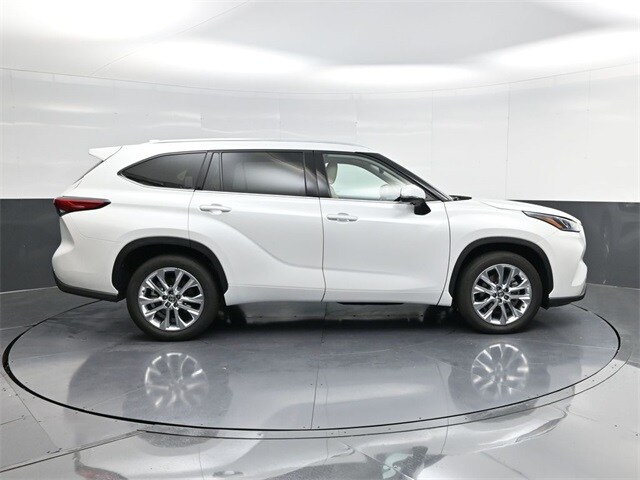 2023 Toyota Highlander Limited photo 2