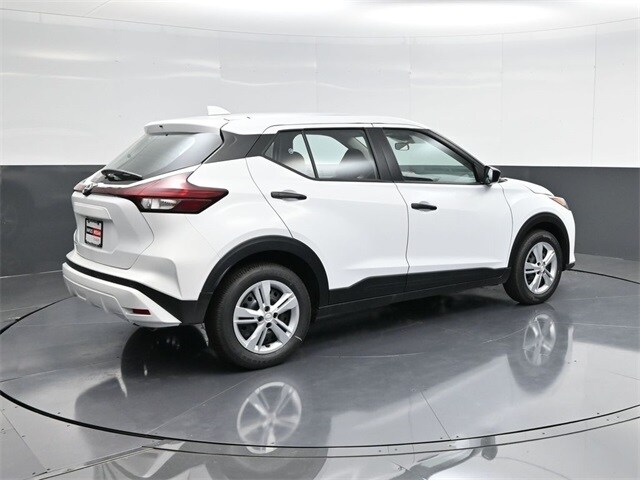 2025 Nissan Kicks Play S photo 2