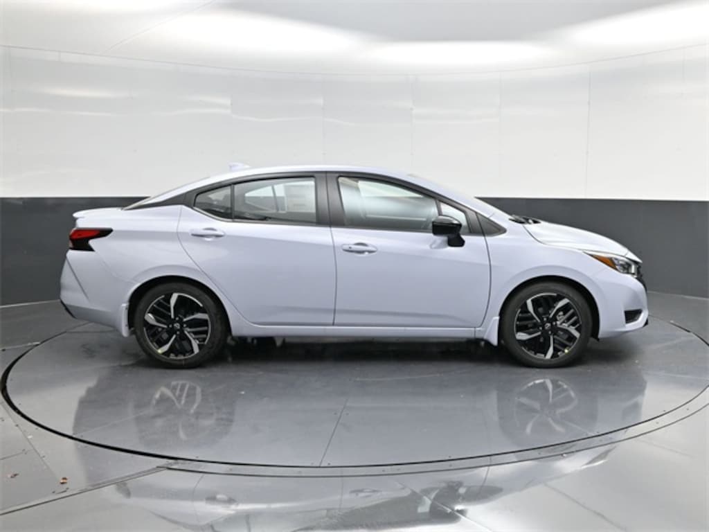 New 2025 Nissan Versa 1.6 SR Sedan