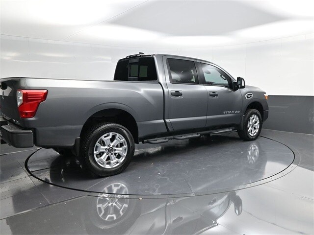 2023 Nissan Titan SV photo 3