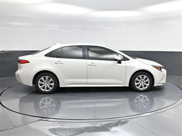 2020 Toyota Corolla LE photo 2