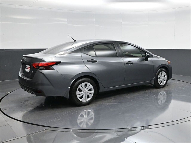 2024 Nissan Versa 1.6 S photo 3