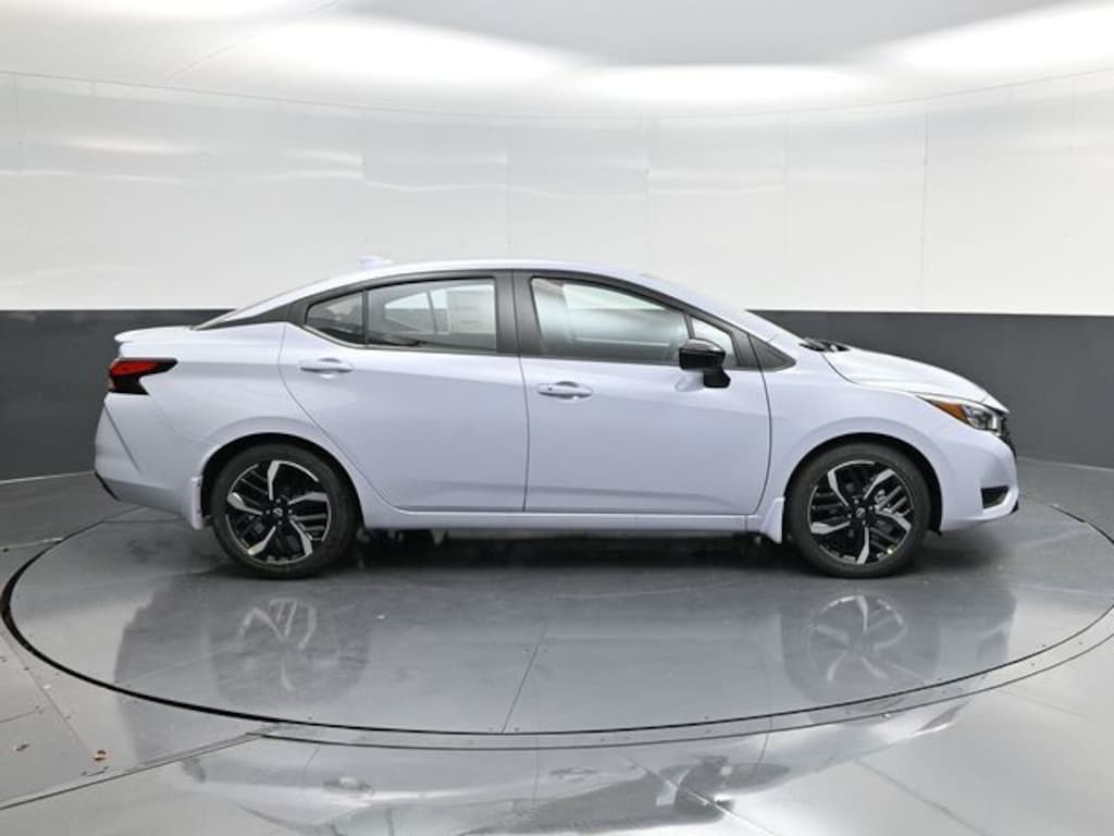 New 2025 Nissan Versa 1.6 SR Sedan