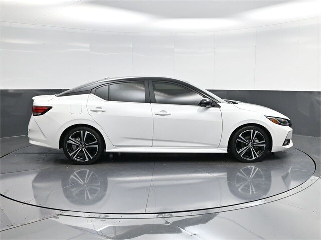 2023 Nissan Sentra SR photo 2