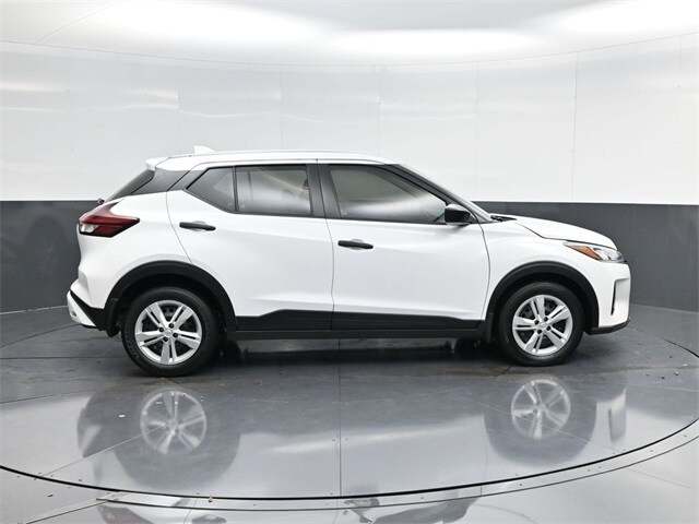 2024 Nissan Kicks S photo 2