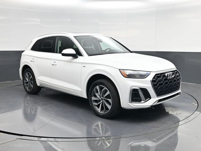 2024 Audi Q5 45 Premium Plus's photo