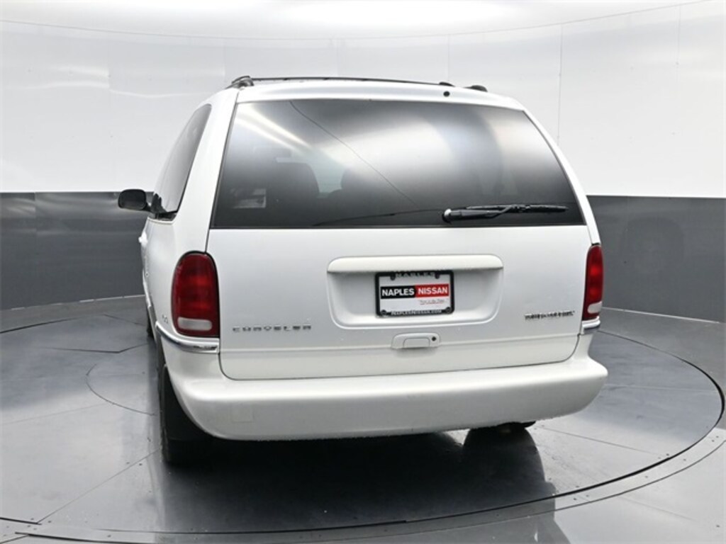 Used 1996 Chrysler Town & Country LXi (STD is Estimated) Van Passenger Van