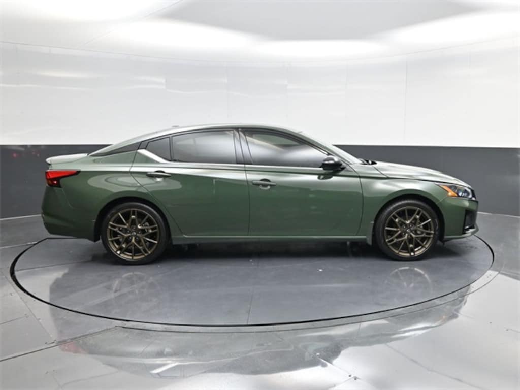 New 2025 Nissan Altima SR Sedan