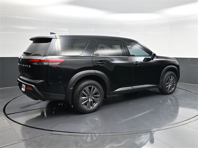 2024 Nissan Pathfinder S photo 3