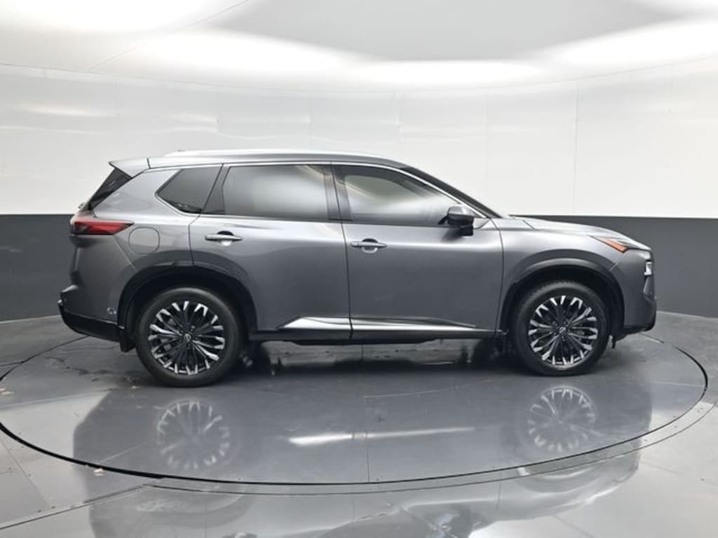 Used 2024 Nissan Rogue Platinum SUV