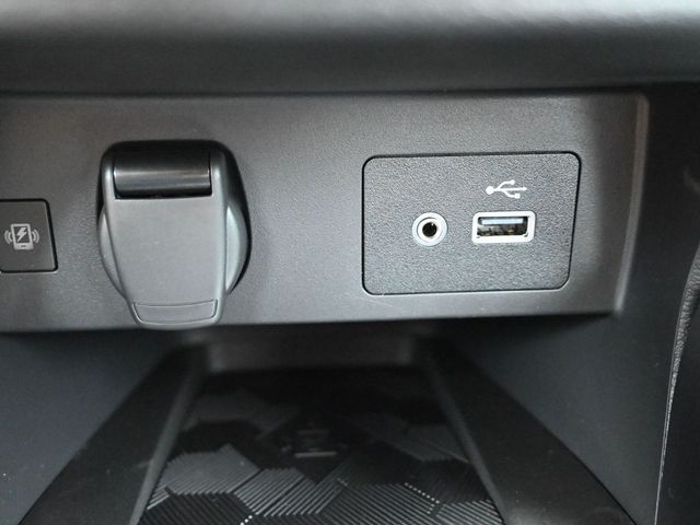 2025 Nissan Versa Sedan SV - Photo 25