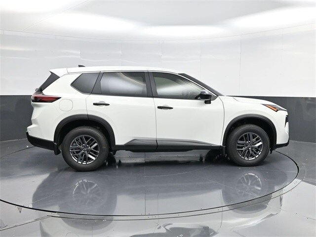 2026 Nissan Rogue S photo 2