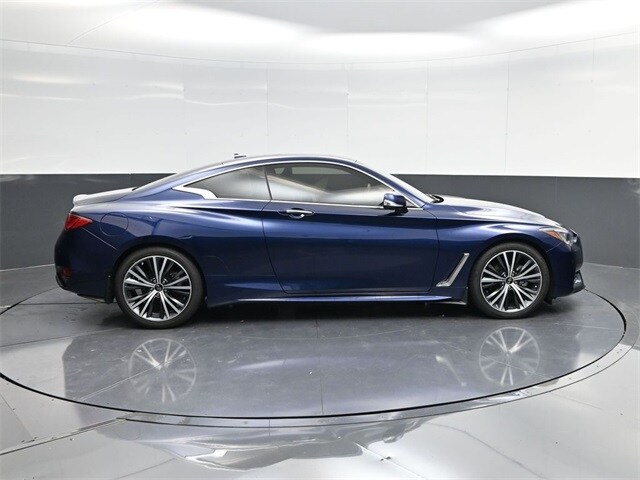 2022 Infiniti Q60 Luxe photo 2