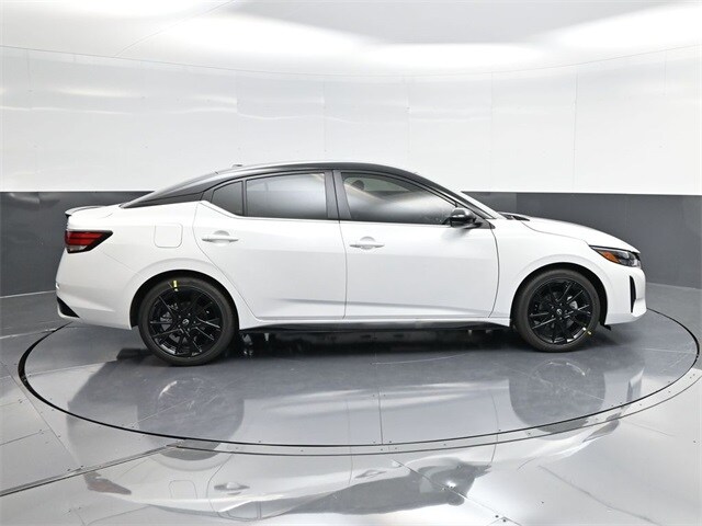 2025 Nissan Sentra SR photo 2