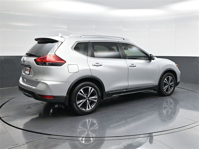 2017 Nissan Rogue SL photo 3