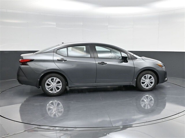 2025 Nissan Versa 1.6 S photo 2