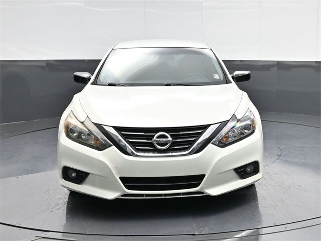 2017 Nissan Altima 2.5 SR photo 4