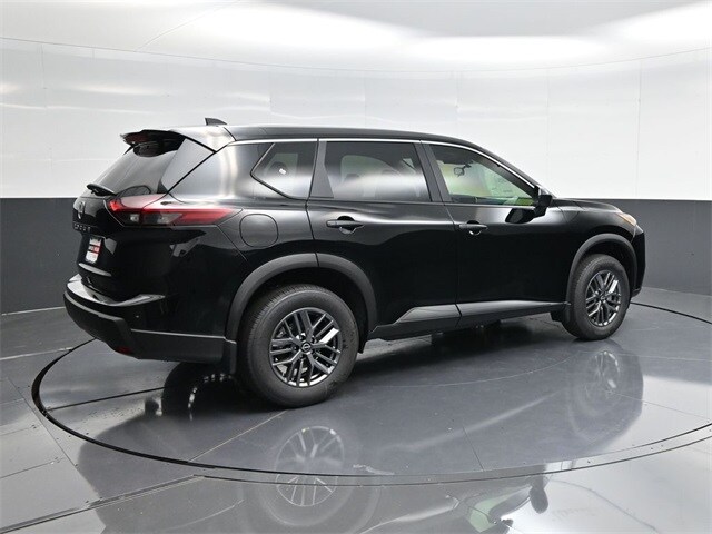2026 Nissan Rogue S photo 2