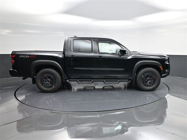 2026 Nissan Frontier PRO-4X photo 2