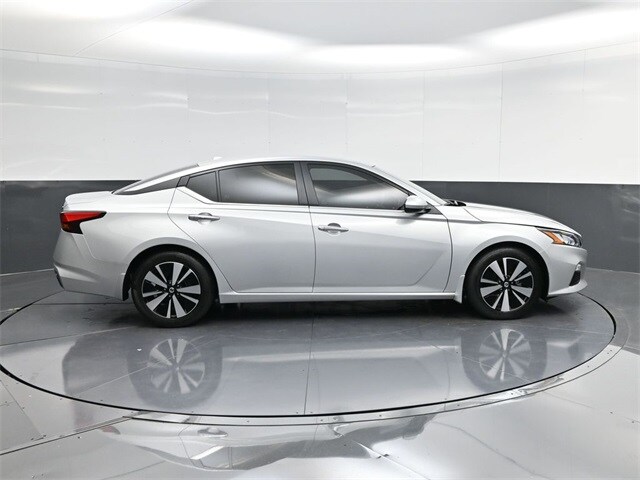 2022 Nissan Altima 2.5 SV photo 2