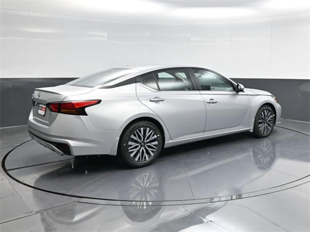 New 2025 Nissan Altima SV Sedan