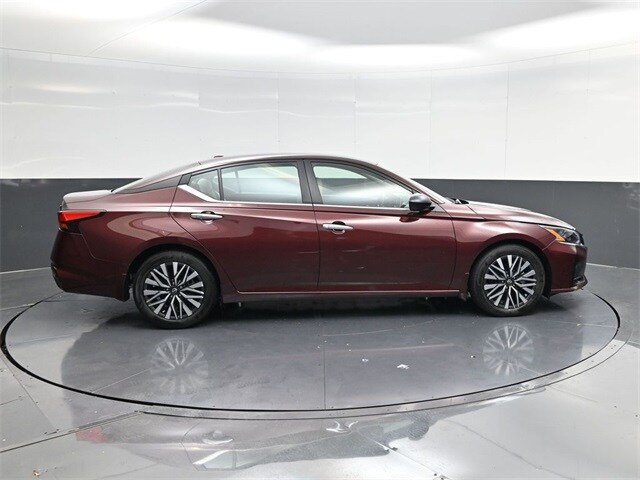 2024 Nissan Altima 2.5 SV photo 2