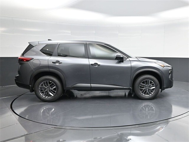 2026 Nissan Rogue S photo 2