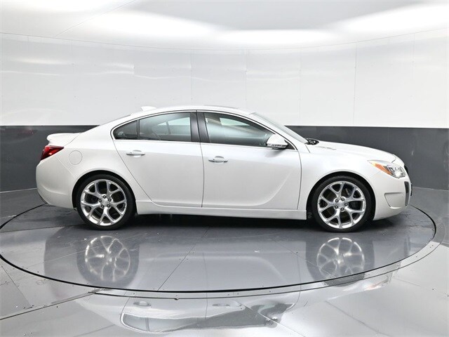 2017 Buick Regal Turbo GS photo 2