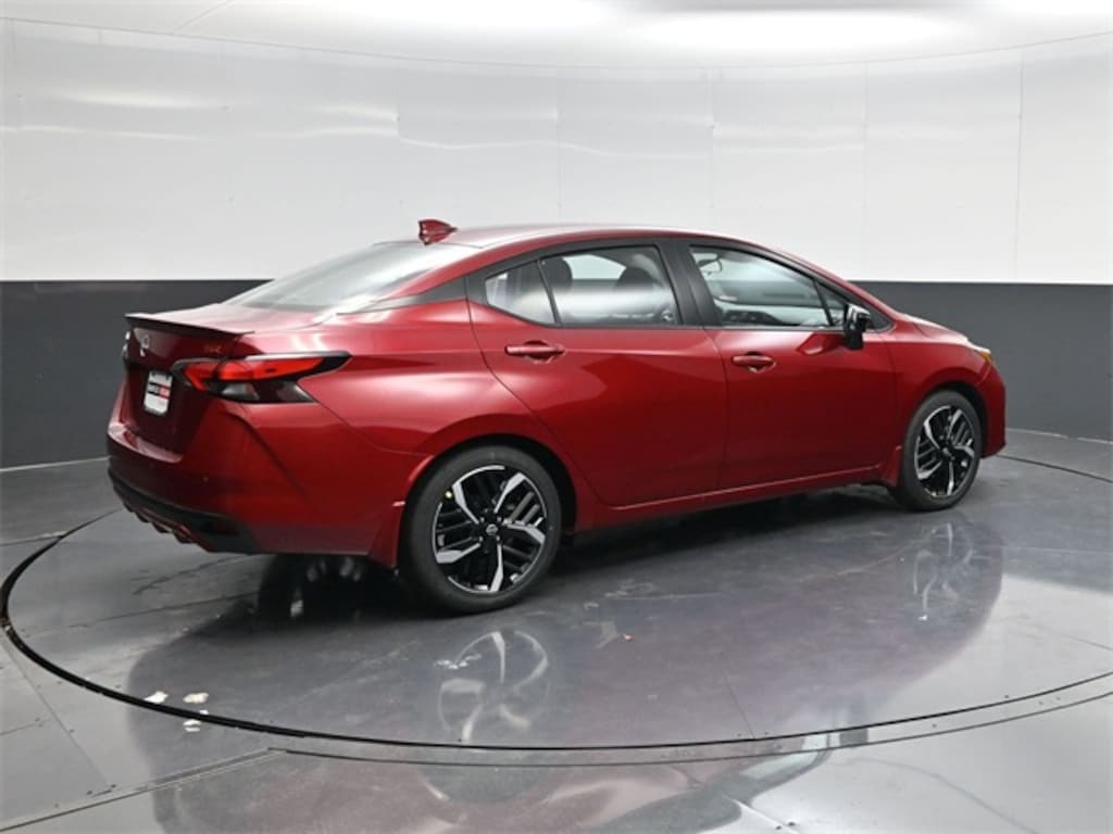 New 2025 Nissan Versa 1.6 SR Sedan
