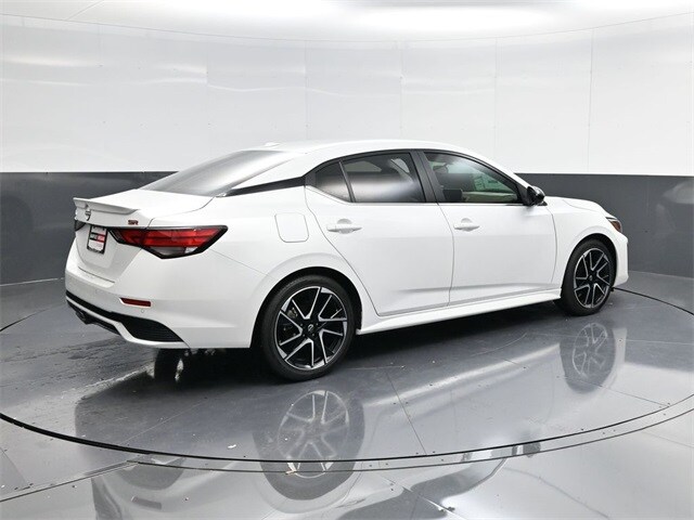 2024 Nissan Sentra SR photo 3