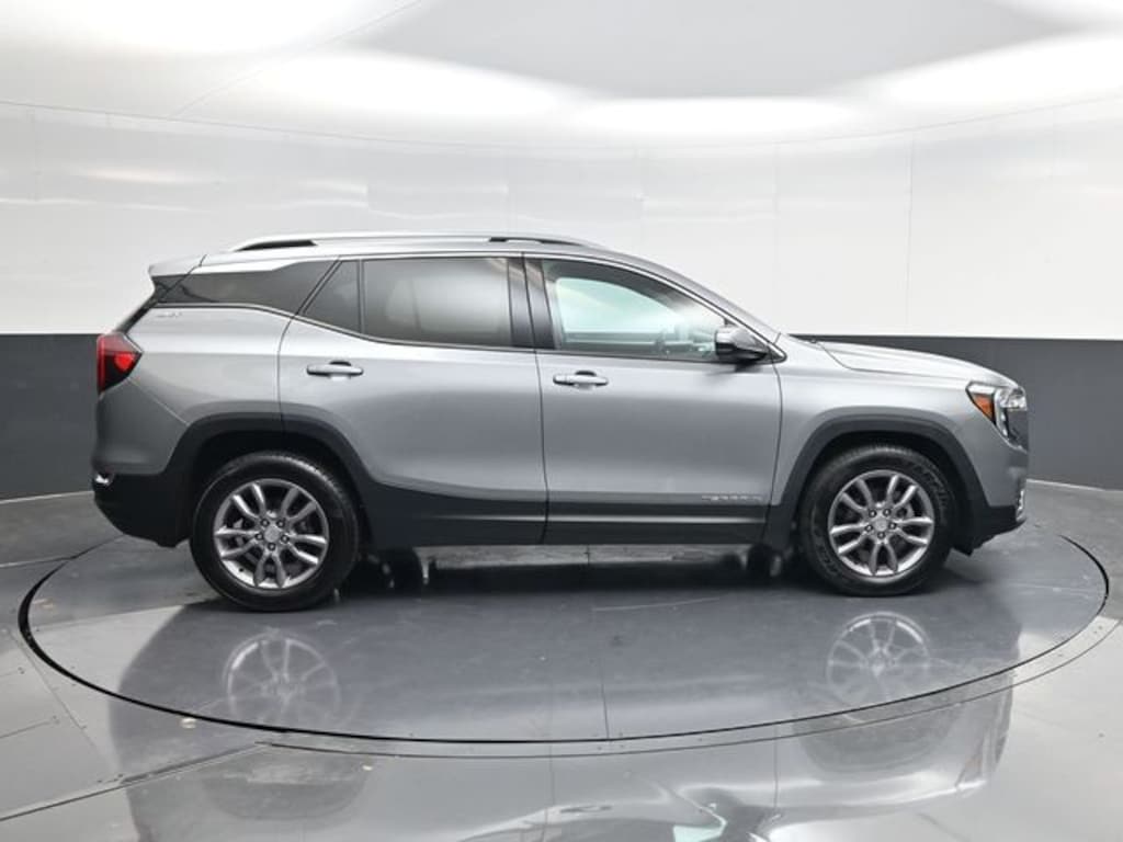 Used 2024 GMC Terrain SLT SUV