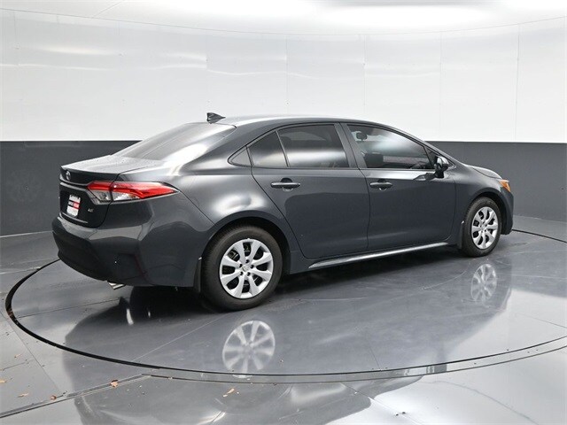 2025 Toyota Corolla LE photo 3