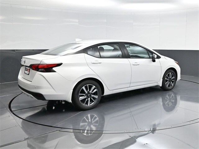 2025 Nissan Versa 1.6 SV photo 3