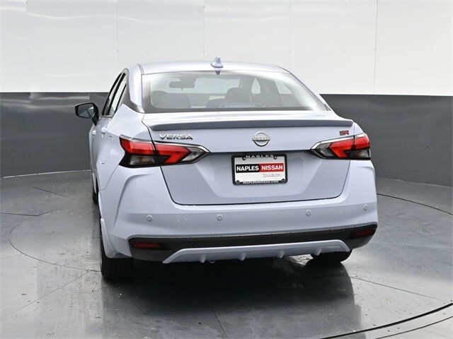 2025 Nissan Versa SR photo 4