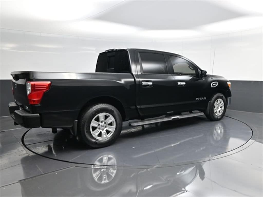 Used 2017 Nissan Titan SV Truck Crew Cab