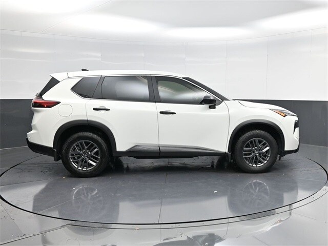 2025 Nissan Rogue S photo 2