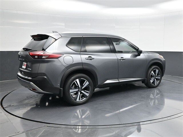 2023 Nissan Rogue Platinum photo 2